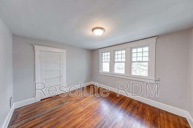 Building Photo - 110 N Riley Ave
