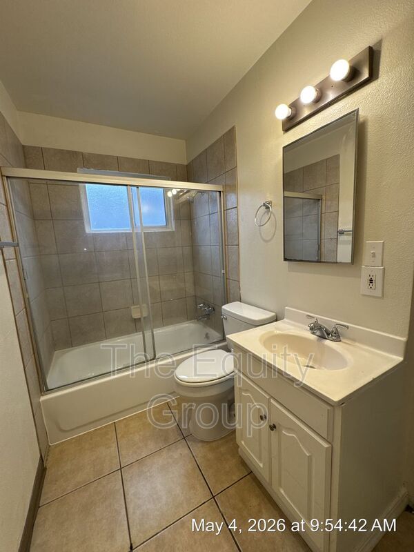 Building Photo - 331 E Elm St