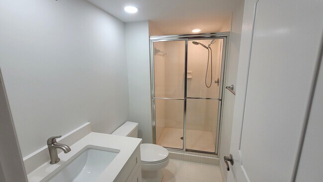 Building Photo - 2480 Presidential Way
