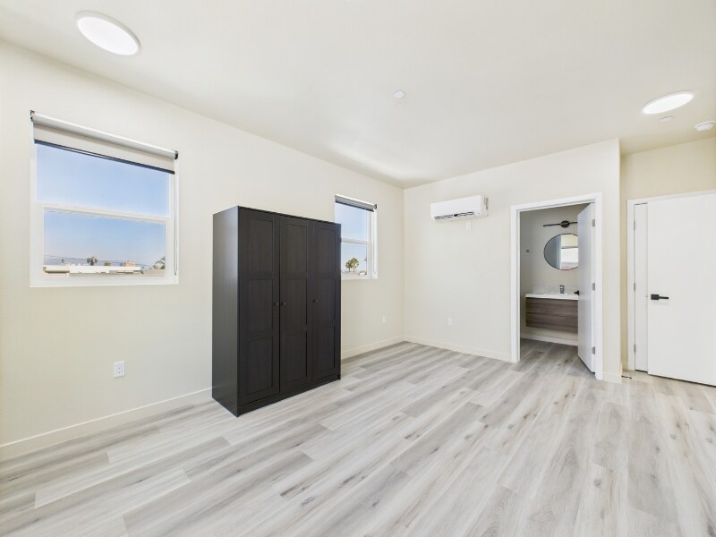 Building Photo - 8457 Langdon Ave