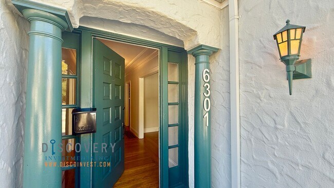 Building Photo - Upper Rockridge 3 Bedroom Home