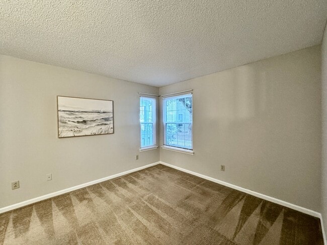 Building Photo - REDUCED PRICE! Updated 1st Floor/1-Level Condo Ready NOW! Includes Water, Sewer, Trash, Landscapi...