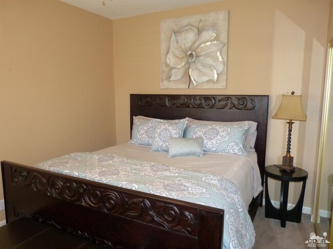 Building Photo - 221 Vista Royale Cir E