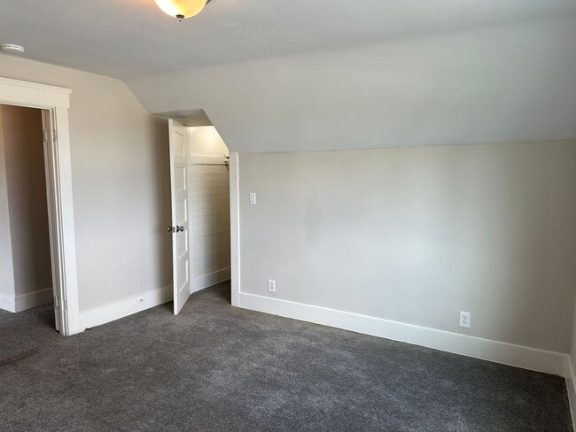 Building Photo - Newly Renovated-Victorian Style home San B...