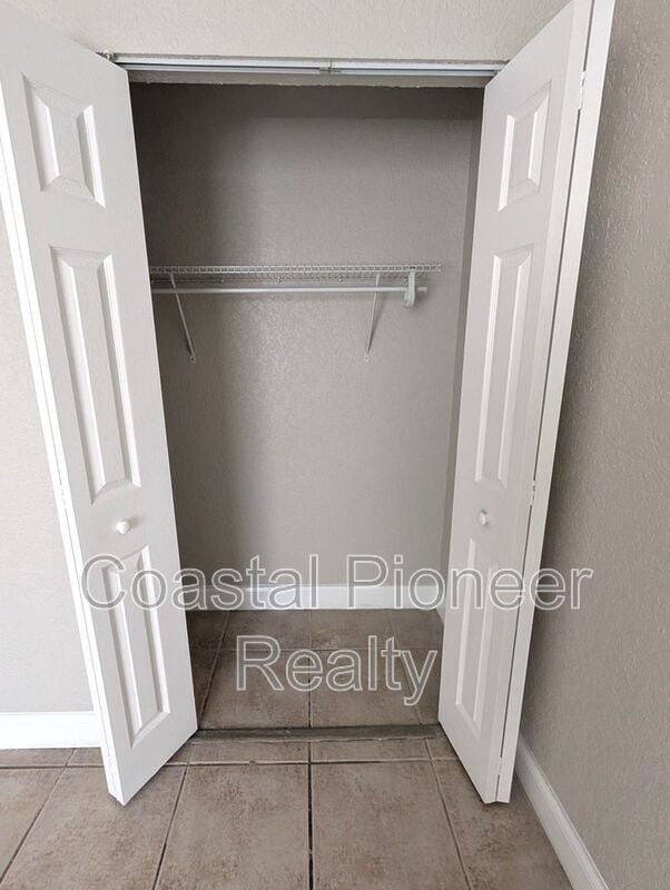 Building Photo - 5828 3rd St E