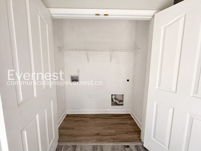 Building Photo - 4 Bed, 3 Bath Single Family Home with Garage Parking / Pet-Friendly / Vouchers Accepted / Availab...
