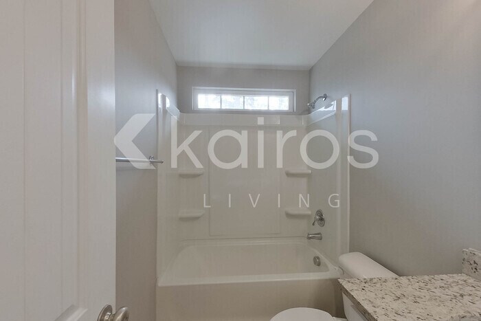 Building Photo - 300 Hemlock Ct