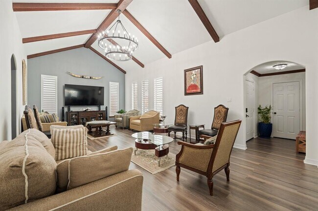 Building Photo - 703 Canyon Garden Dr