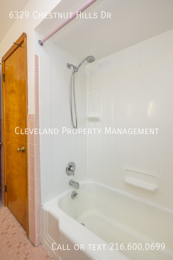 Building Photo - 6329 Chestnut Hills Dr