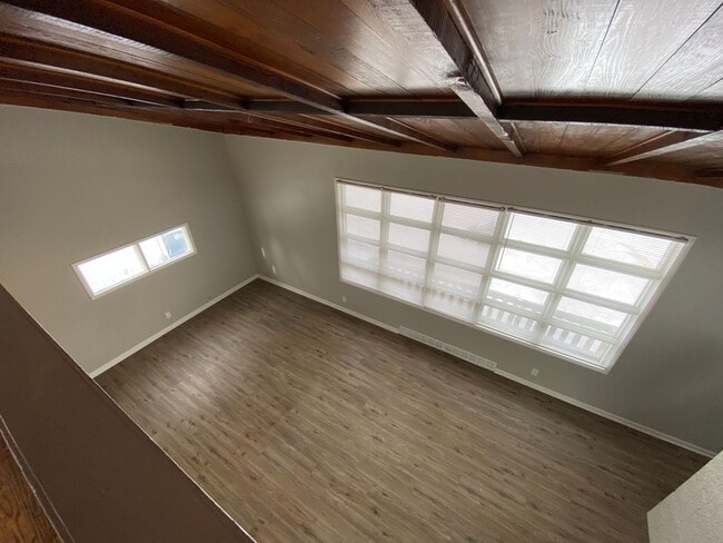 Building Photo - Remodeled 3 bed 2 bath