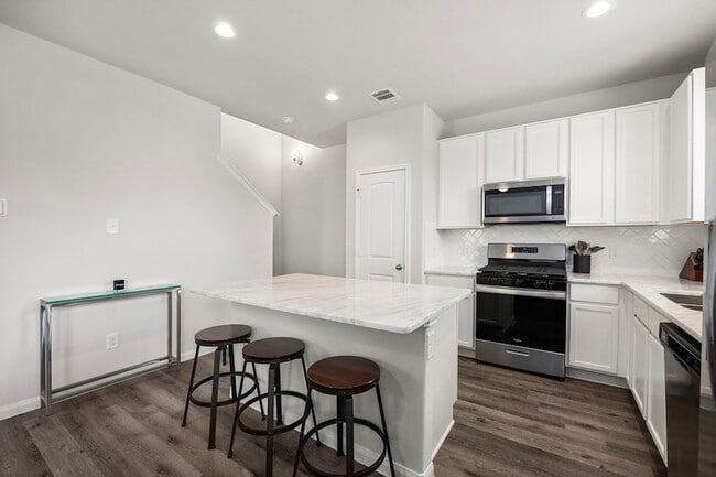 Building Photo - 24802 Landolfi Dr