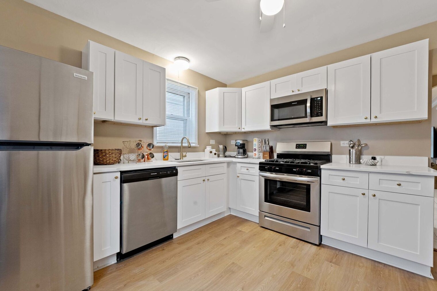 Building Photo - 6504 S Kostner Ave