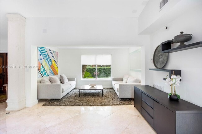 Building Photo - 12515 Palm Rd