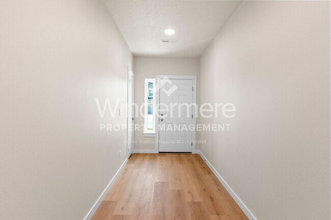 Building Photo - 2220 W Jay Ave