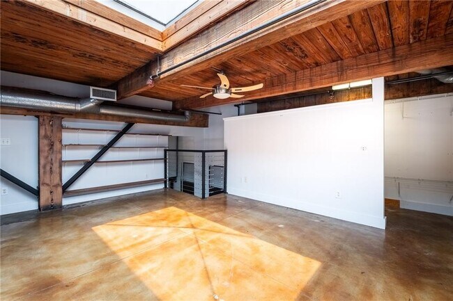 Building Photo - 644 Wells St SW