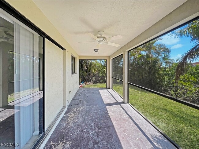 Building Photo - 4530 SW 10th Ave