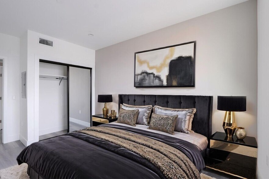 Building Photo - 11155 Huston St