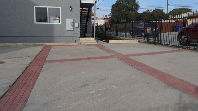 Building Photo - 2 Bed 1 Bath Apartment For Rent in San Ysidro