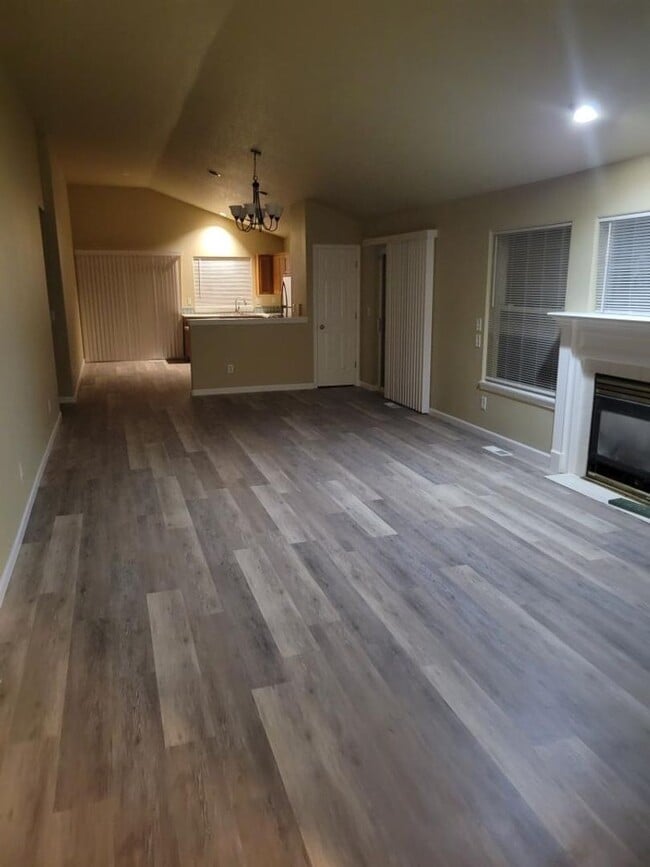 Building Photo - Quiet Area.1%-