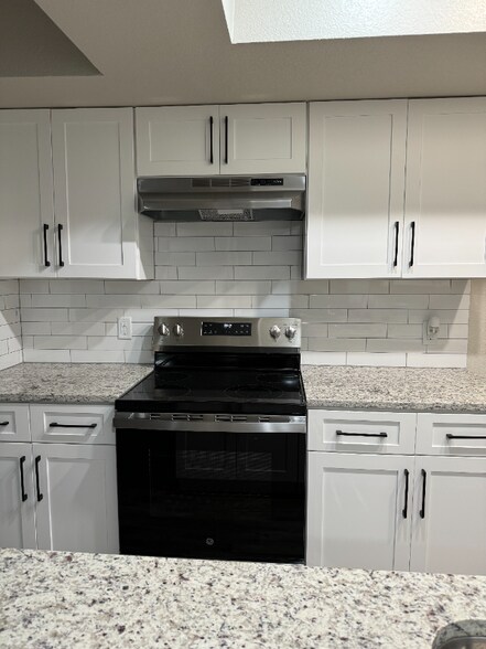 Building Photo - 2505 Clearwood Dr