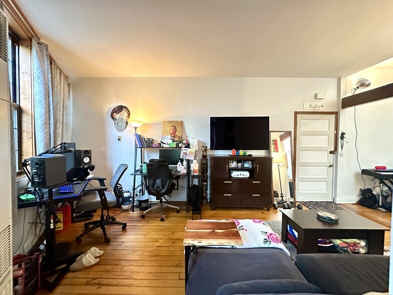 Building Photo - 1222 W Grace St