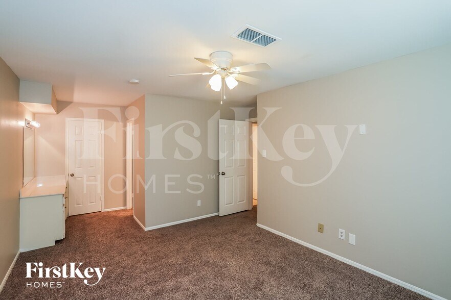 Building Photo - 7902 Beaufort Dr