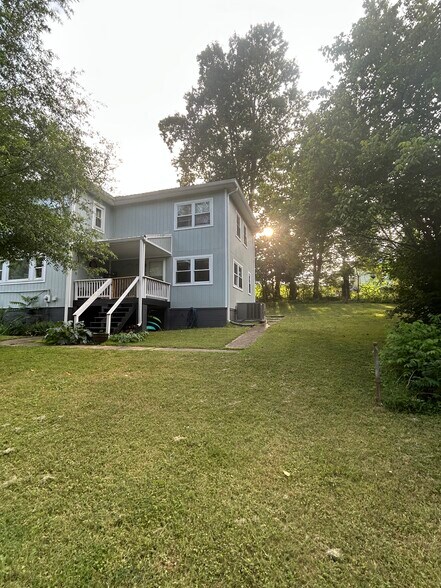 Primary Photo - 111 Hoyt Ln