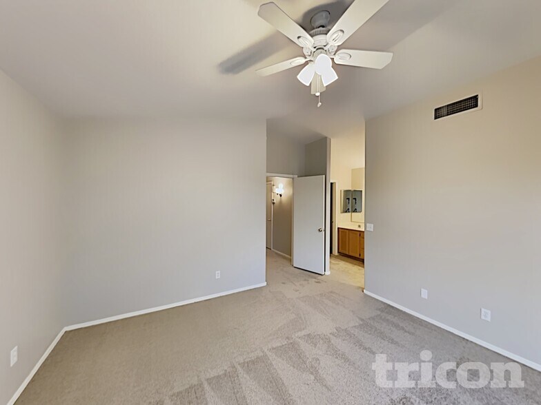 Building Photo - 6604 E Fairbrook St