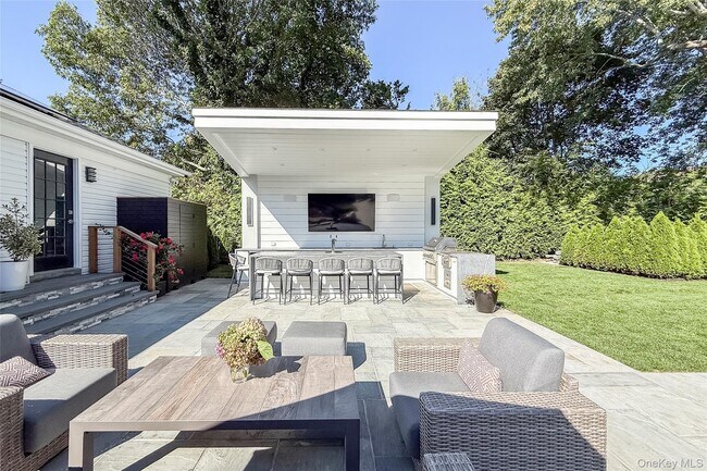 Building Photo - 121 Ponquogue Ave