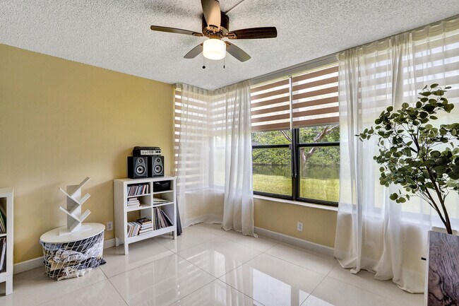 Building Photo - 2659 Carambola Cir N