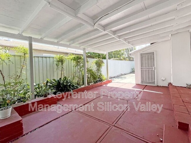 Building Photo - 3100 Santa Maria Ave