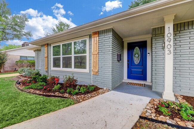 Building Photo - 10903 Hillcroft St