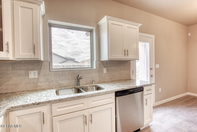 Building Photo - 14929 Tierra Crystal Ave