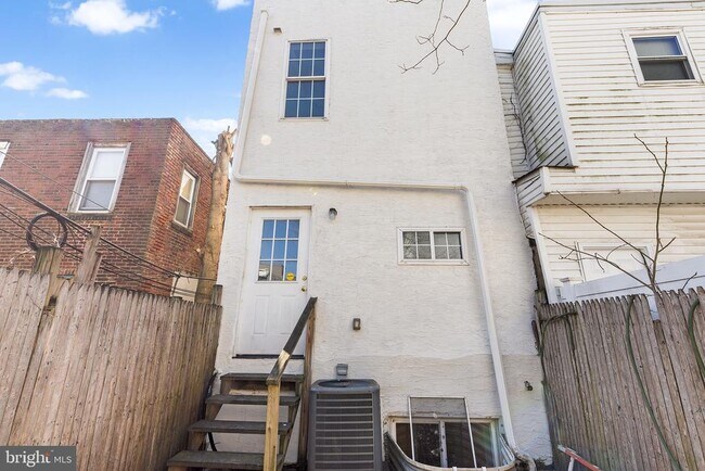Building Photo - 1903 Titan St