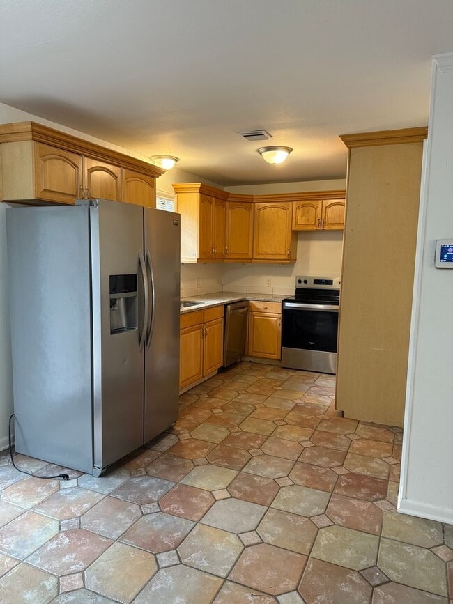 Building Photo - 1821 S Brookwood Dr