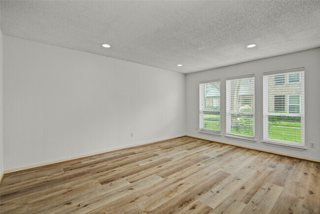 Building Photo - 1334 Country Pl Dr