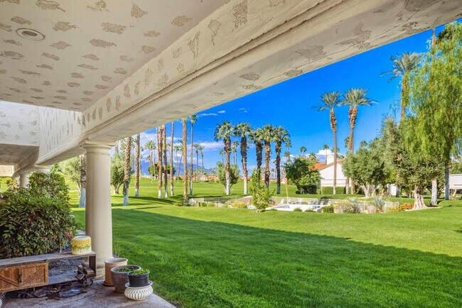 Building Photo - 289 Vista Royale Cir W