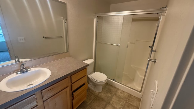 Building Photo - Spacious Strawberry Heights Duplex for Rent
