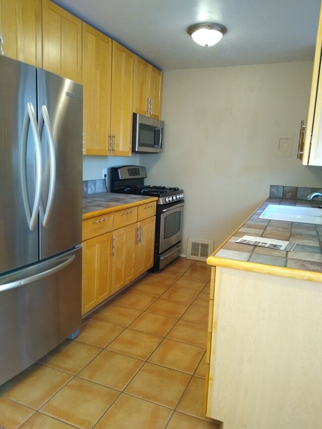 Building Photo - Stunning Ranch Home - Amazing Location - Backs up to Cherry Creek Trail