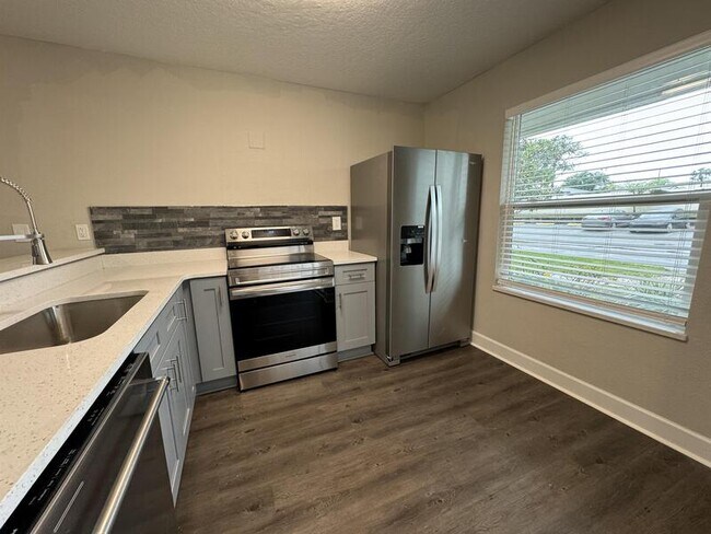 Building Photo - 2536 Woodgate Blvd