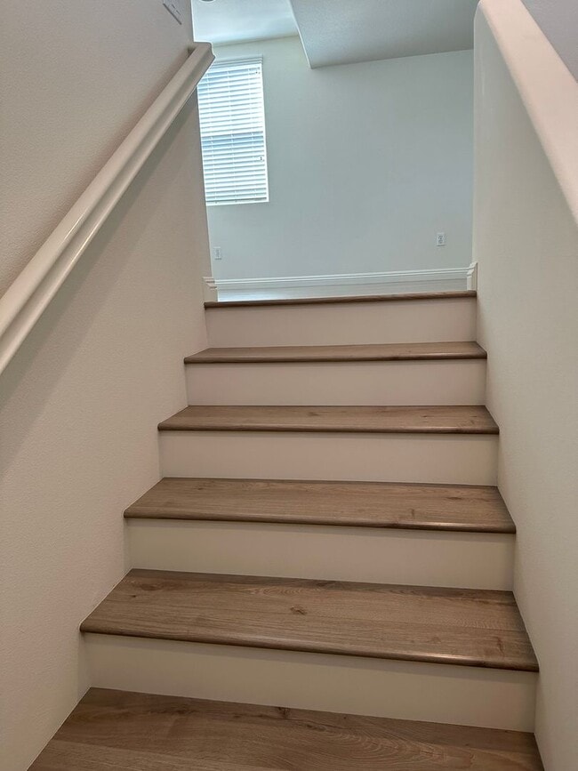 Building Photo - 3 bed  + Loft / 3.5 bath in Placentia, Ora...