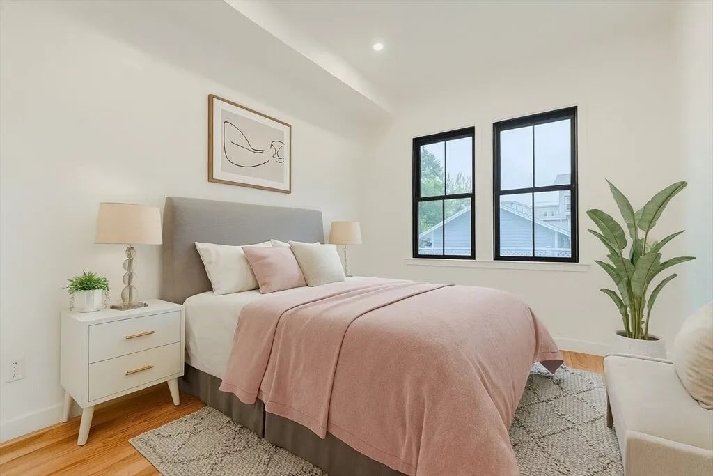 Building Photo - 12 George St