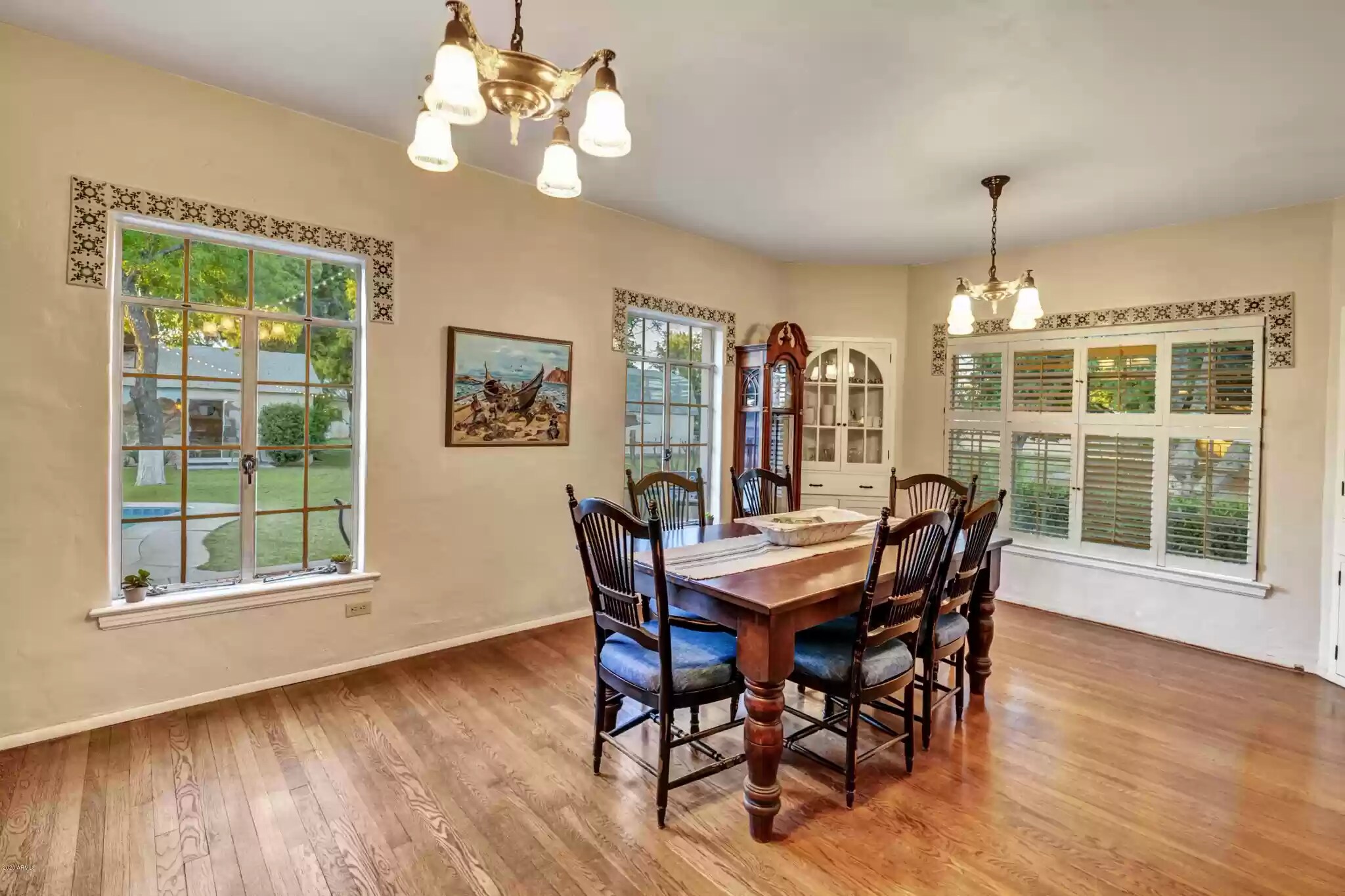 Dining area - 712 W Manhatton Dr