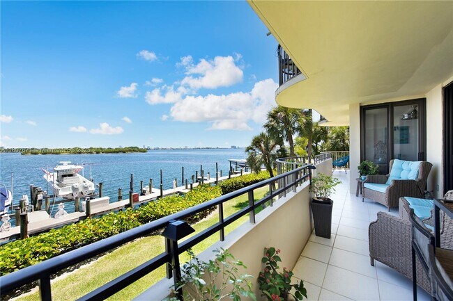 Primary Photo - 12000 N Bayshore Dr