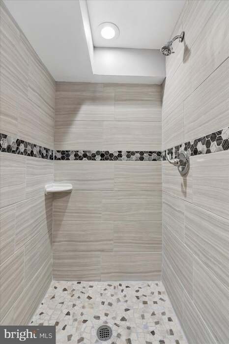 Building Photo - 1230 W Lombard St