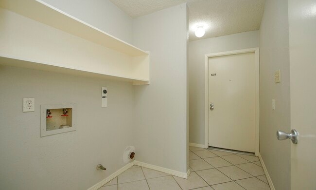 Building Photo - 18531 Lippizaner Dr
