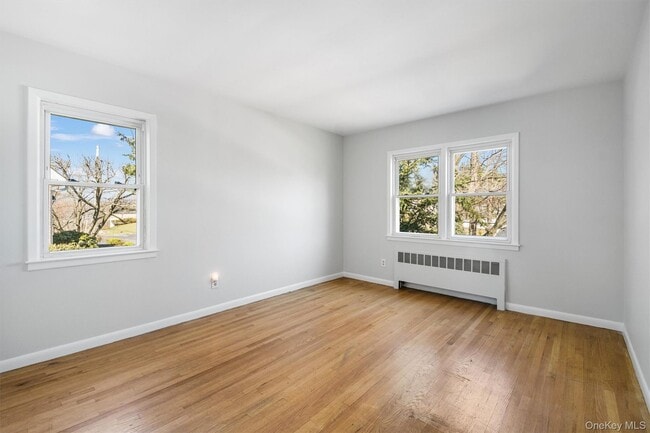 Building Photo - 846 Hartsdale Rd