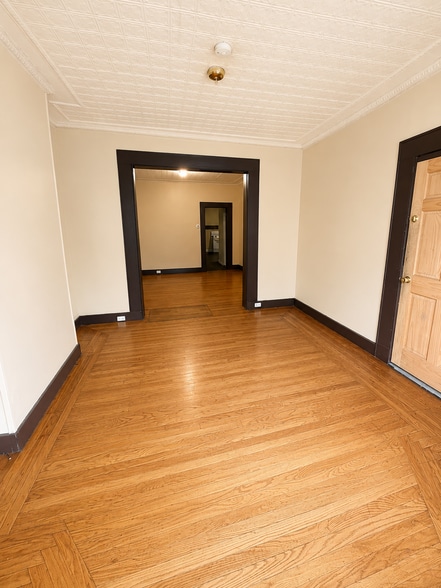 Building Photo - 140 6th Ave