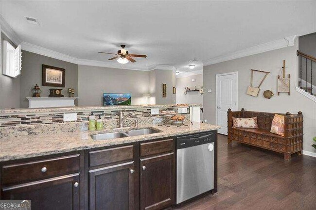 Building Photo - 307 Lakeside Ln