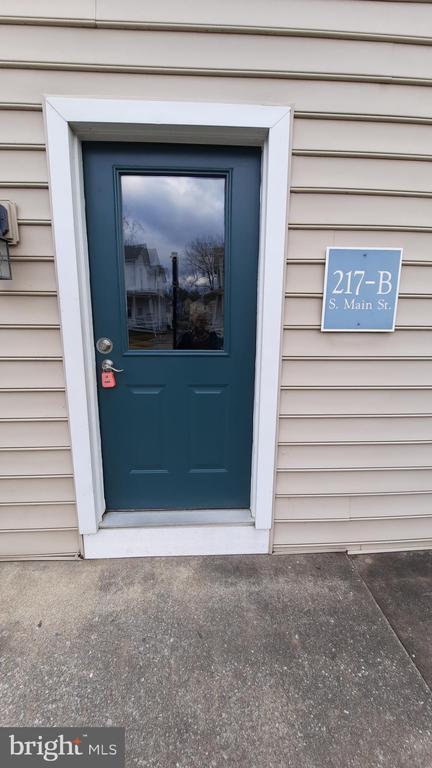 Building Photo - 217 S Main St